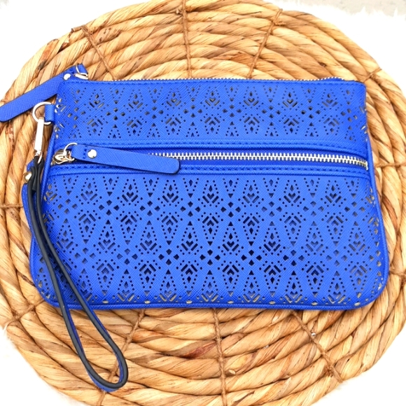 Street Level Handbags - NWOT STREET LEVEL WRISTLET